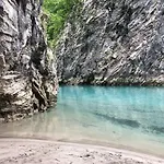 Park Blini Shala River * Moll' e Shoshit