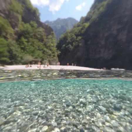 Park Blini Shala River * Moll' e Shoshit