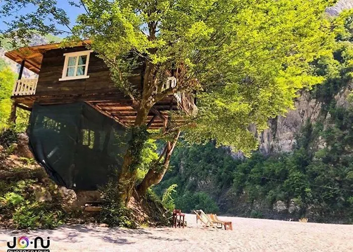 Park Blini Shala River * Moll' e Shoshit