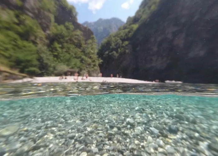 Park Blini Shala River * Moll' e Shoshit