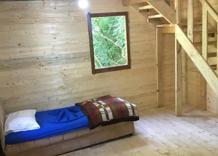 Park Blini Shala River * Moll' e Shoshit