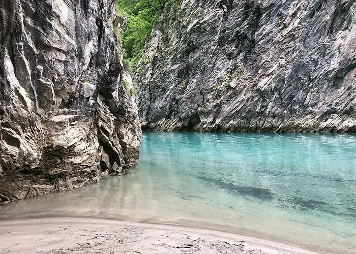 Park Blini Shala River * Moll' e Shoshit