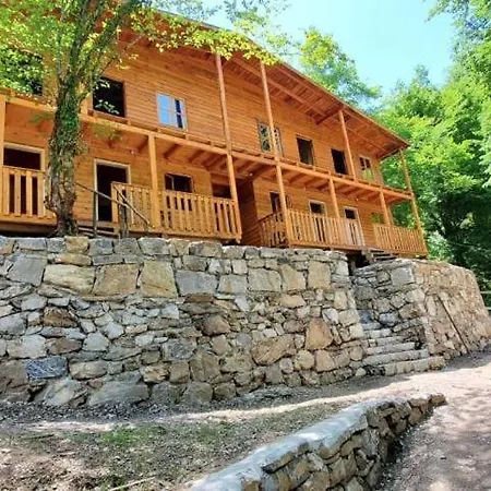 Park Blini Shala River 招待所 *