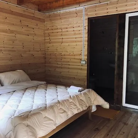 Park Blini Shala River 招待所 *