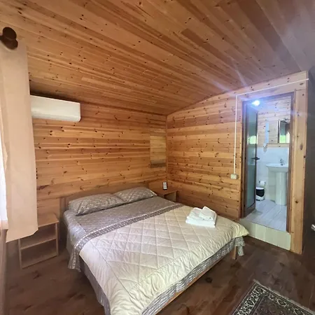 Park Blini Shala River 招待所