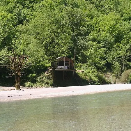 Gasthuis Park Blini Shala River *