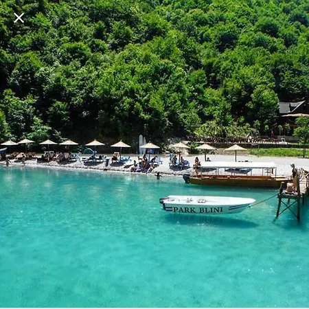 Park Blini Shala River 招待所