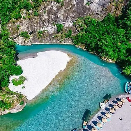 Gasthuis Park Blini Shala River *