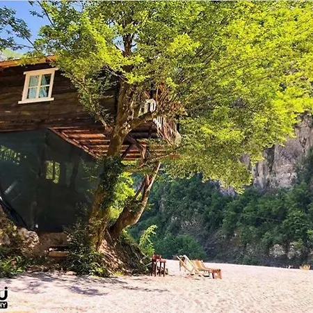 Park Blini Shala River * Moll' e Shoshit