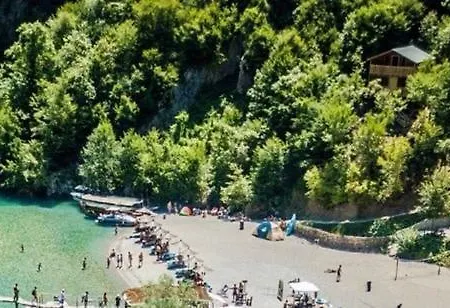 Park Blini Shala River * Moll' e Shoshit