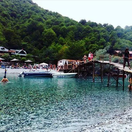 Park Blini Shala River 招待所